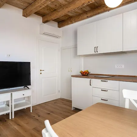 Eliza Apartment *