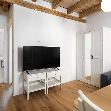 Eliza Apartment *