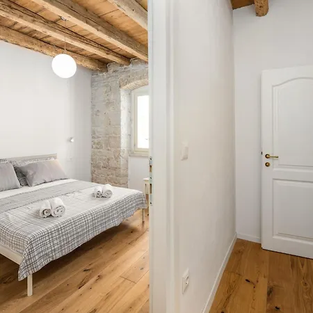 Eliza Apartment